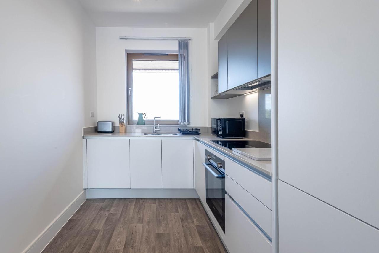 Modern Apartments With Balcony In Merton Near Wimbledon By Sojo Stay Mitcham Exterior foto