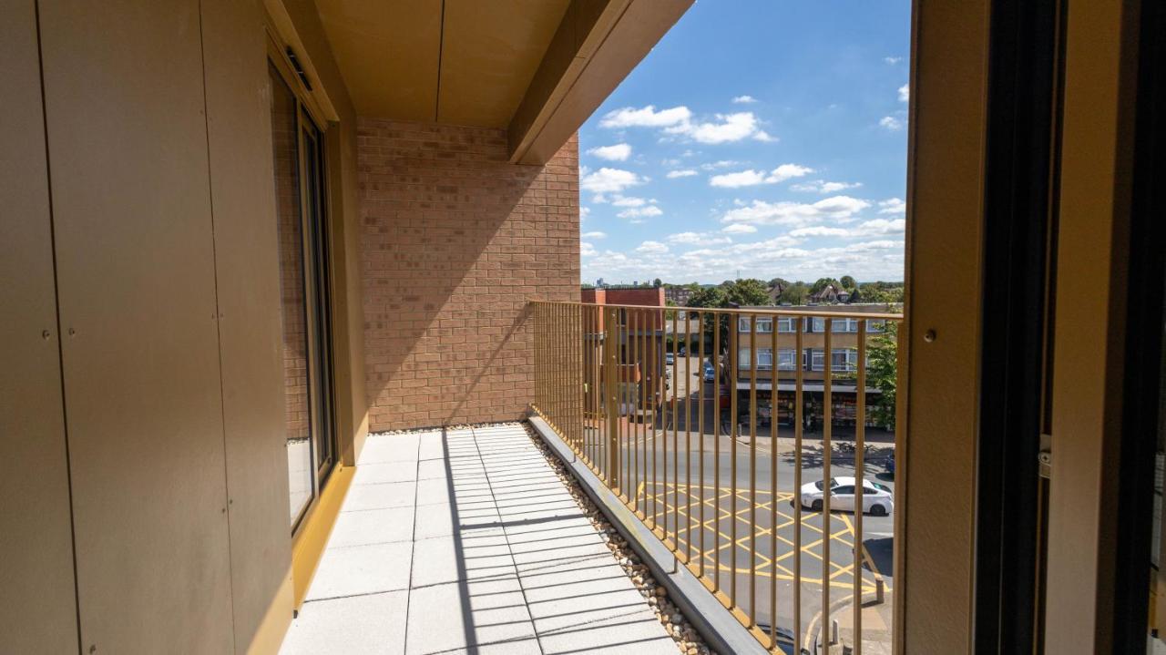 Modern Apartments With Balcony In Merton Near Wimbledon By Sojo Stay Mitcham Exterior foto