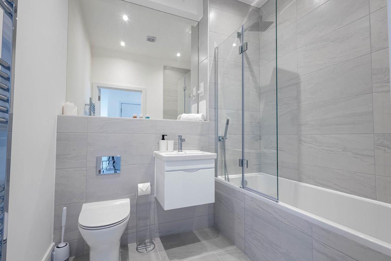 Modern Apartments With Balcony In Merton Near Wimbledon By Sojo Stay Mitcham Exterior foto