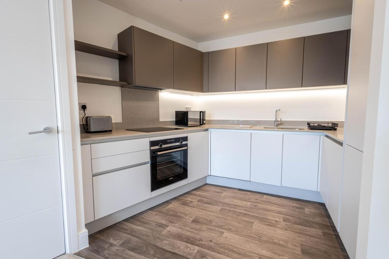 Modern Apartments With Balcony In Merton Near Wimbledon By Sojo Stay Mitcham Exterior foto